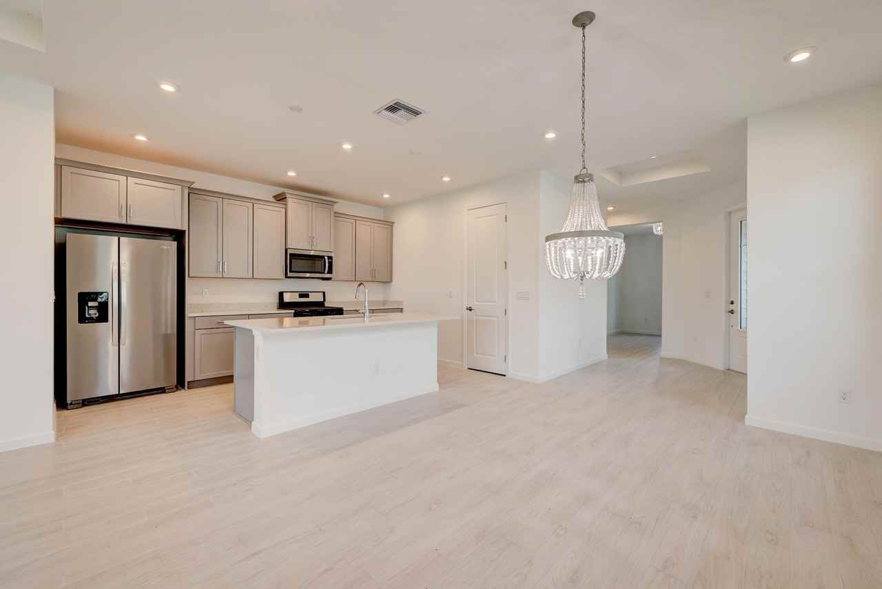 12712 Sw Eleanor Dr - Photo 7 of 50