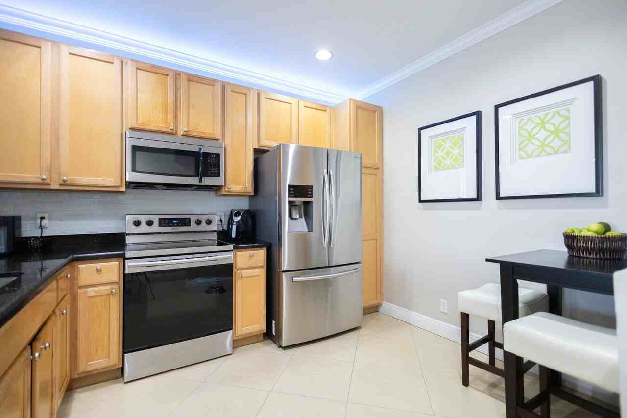 8115 Bellagio Ln - Photo 3 of 19