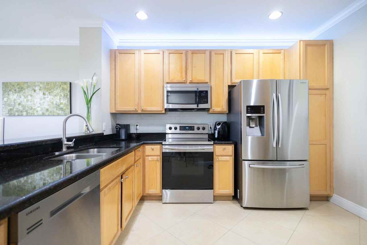 8115 Bellagio Ln - Photo 4 of 19