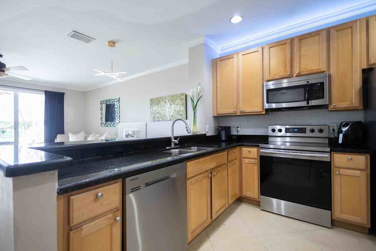 8115 Bellagio Ln - Photo 5 of 19
