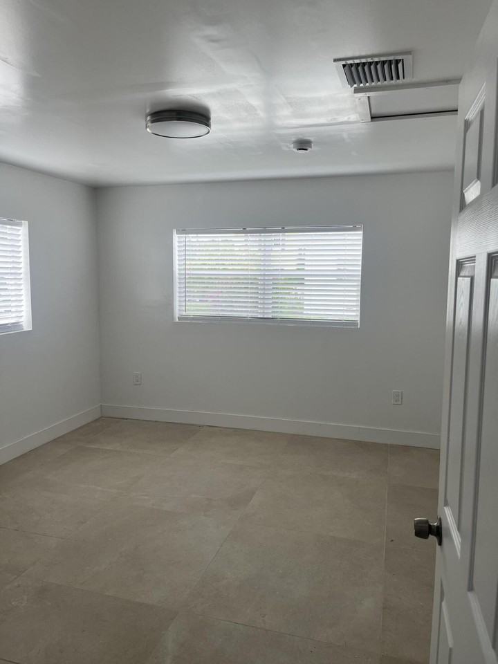 701 S C St - Photo 3 of 3