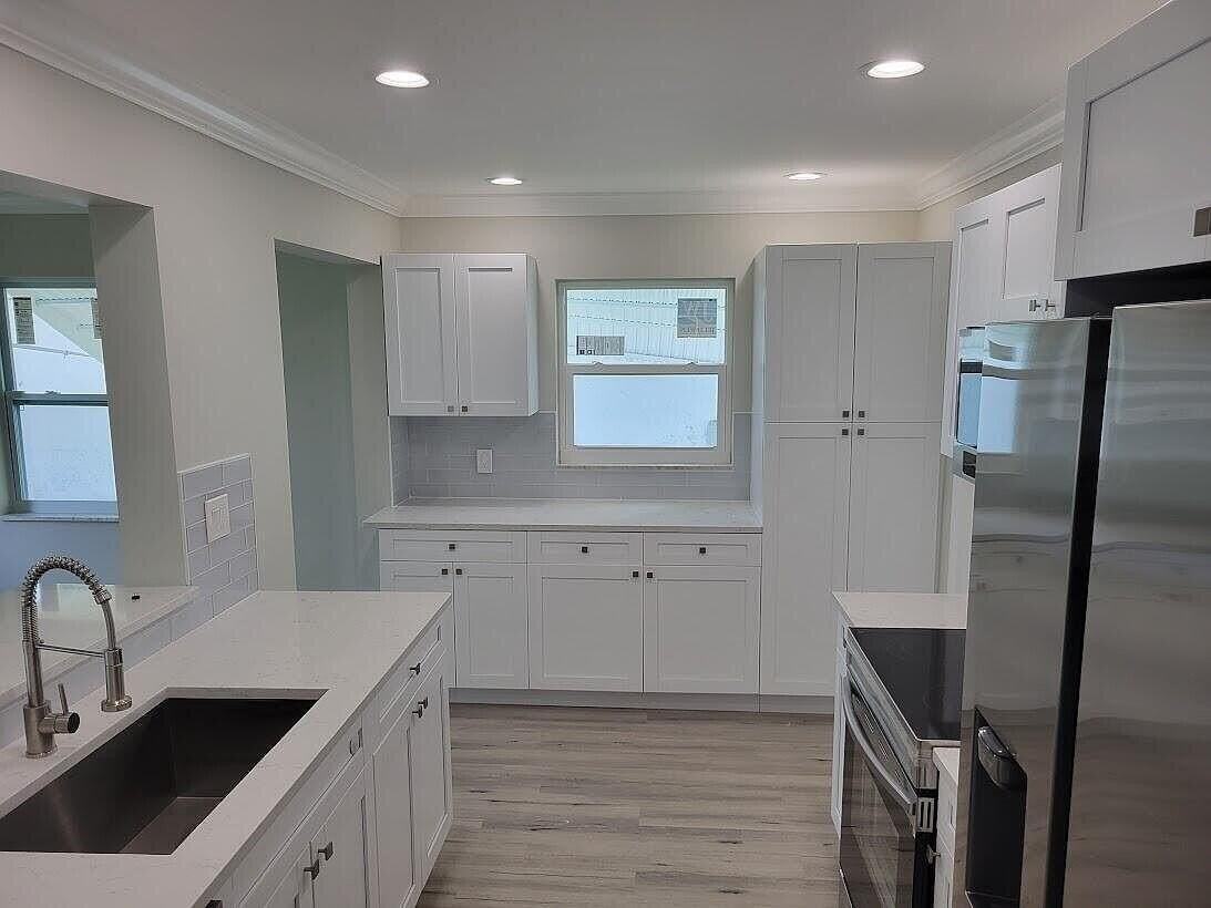 1915 Sw 17th Ave - Photo 2 of 15