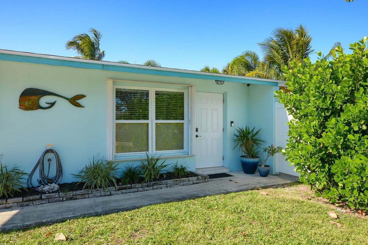 110 Sw Hideaway Pl - Photo 2 of 35