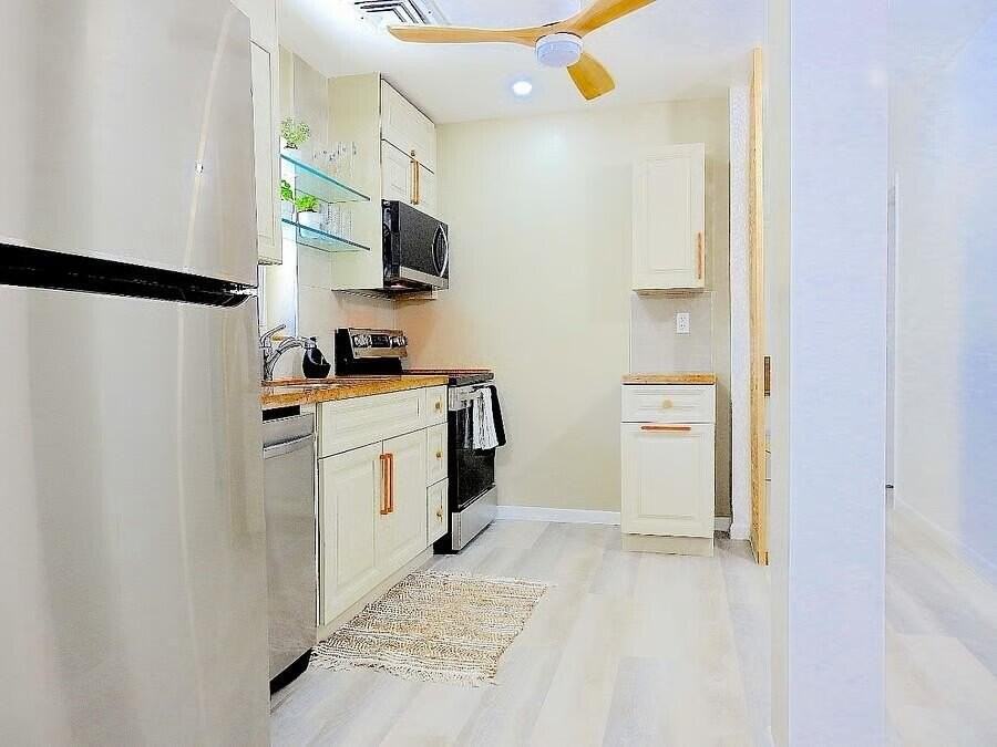 2630 Ne 14th St - Photo 5 of 10