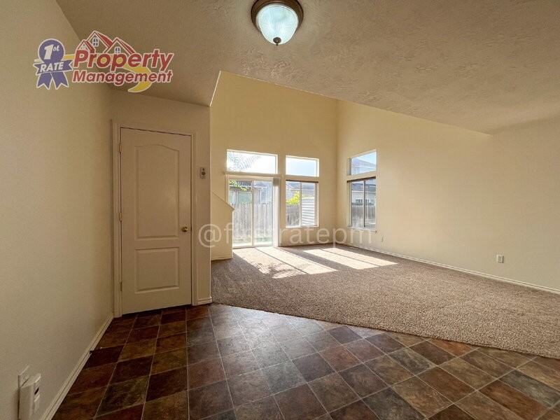2122 S Dorothy Ave - Photo 2 of 24