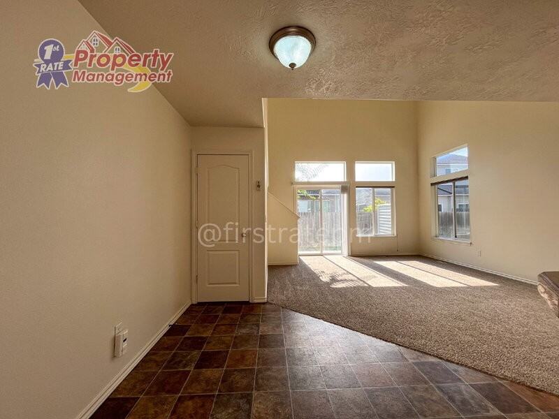 2122 S Dorothy Ave - Photo 3 of 24
