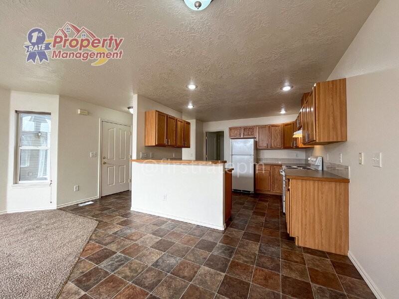 2122 S Dorothy Ave - Photo 4 of 24