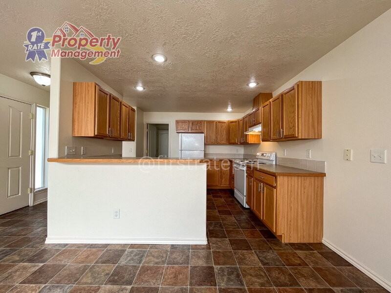 2122 S Dorothy Ave - Photo 5 of 24