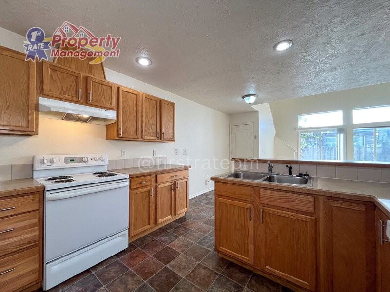 2122 S Dorothy Ave - Photo 6 of 24