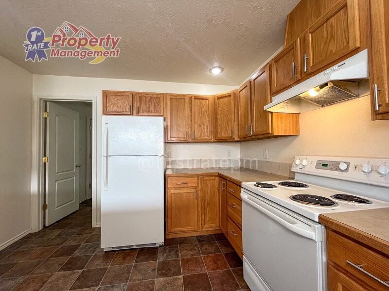 2122 S Dorothy Ave - Photo 7 of 24