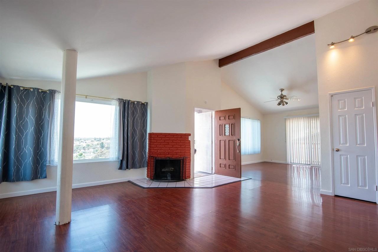 1319 Grand Ave - Photo 2 of 15