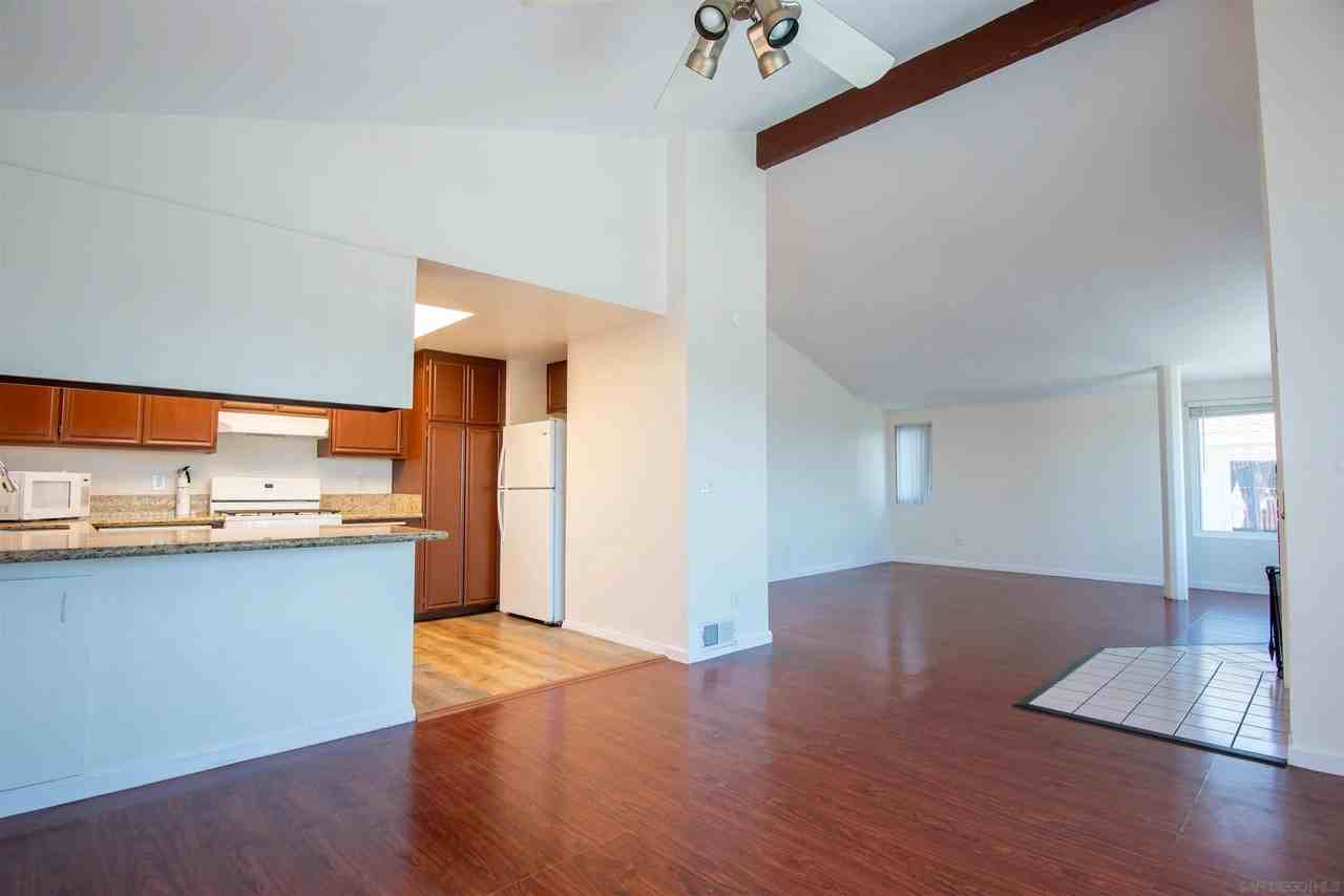1319 Grand Ave - Photo 5 of 15