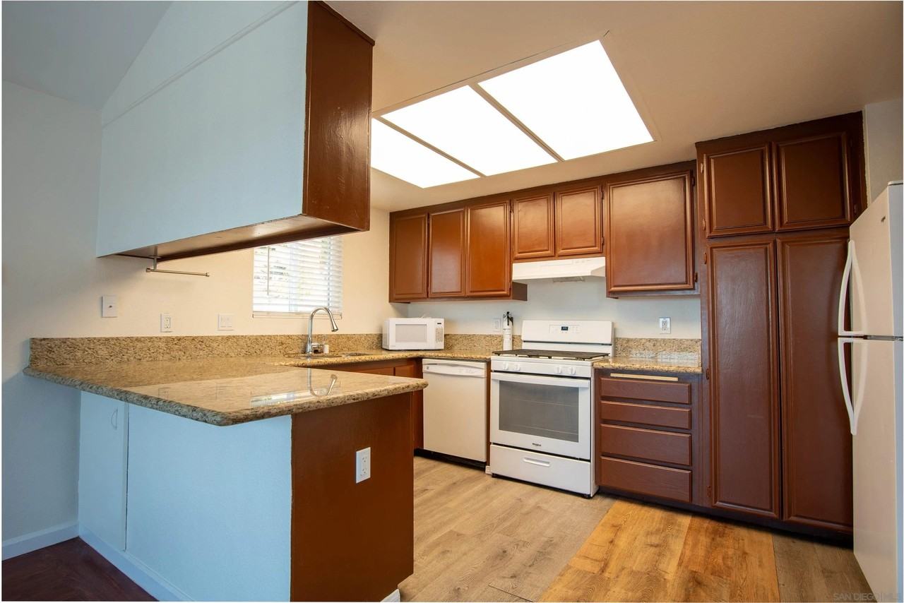 1319 Grand Ave - Photo 6 of 15