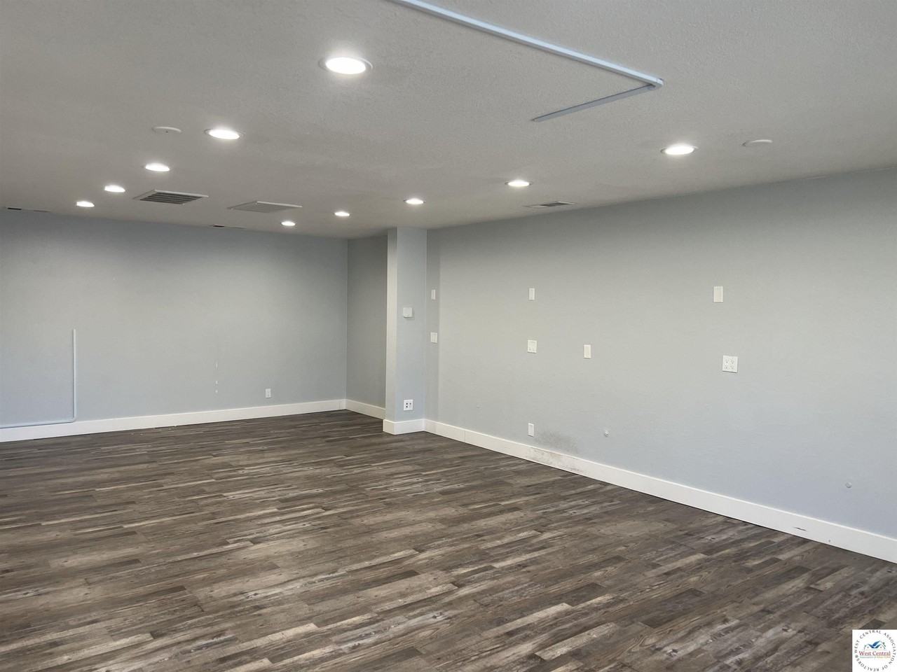 1313 W 16th St - Photo 3 of 5