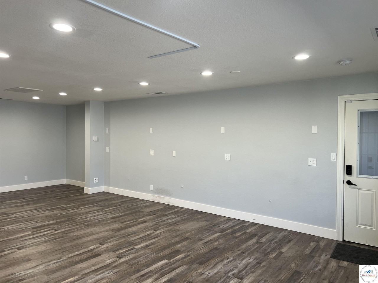1313 W 16th St - Photo 4 of 5