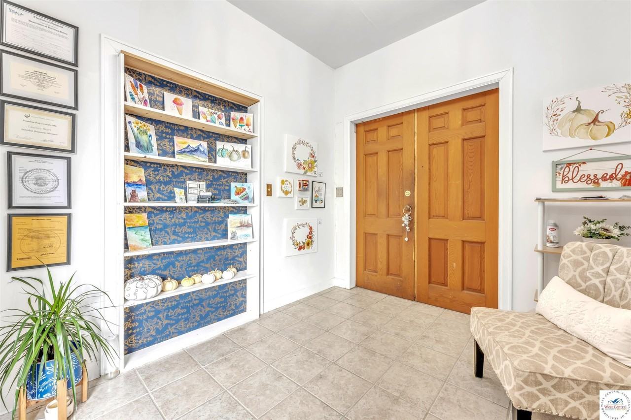 120 E 6th St - Photo 5 of 15