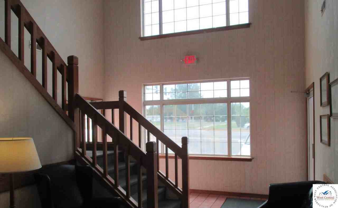 121 E Broadway Blvd - Photo 2 of 4