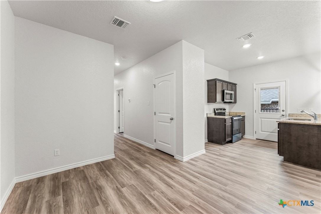 1110 Zora Dr #B - Photo 6 of 16
