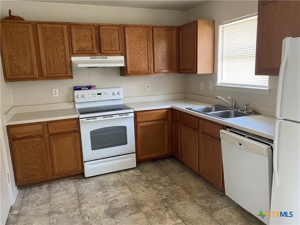 3202 Hereford Ln #B - Photo 3 of 7