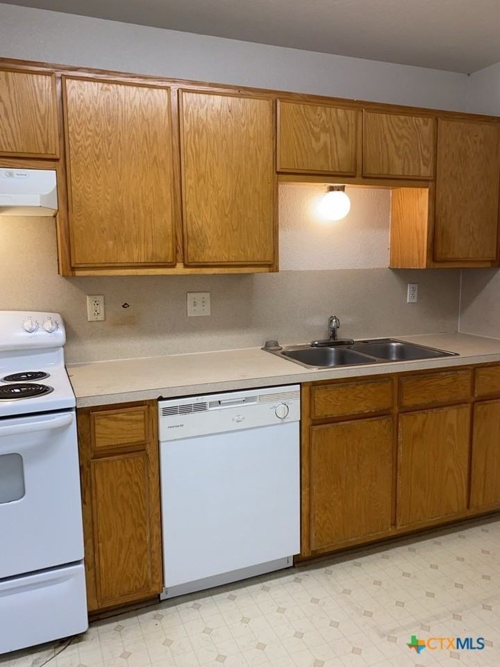 3201 Hereford Ln #C - Photo 5 of 7