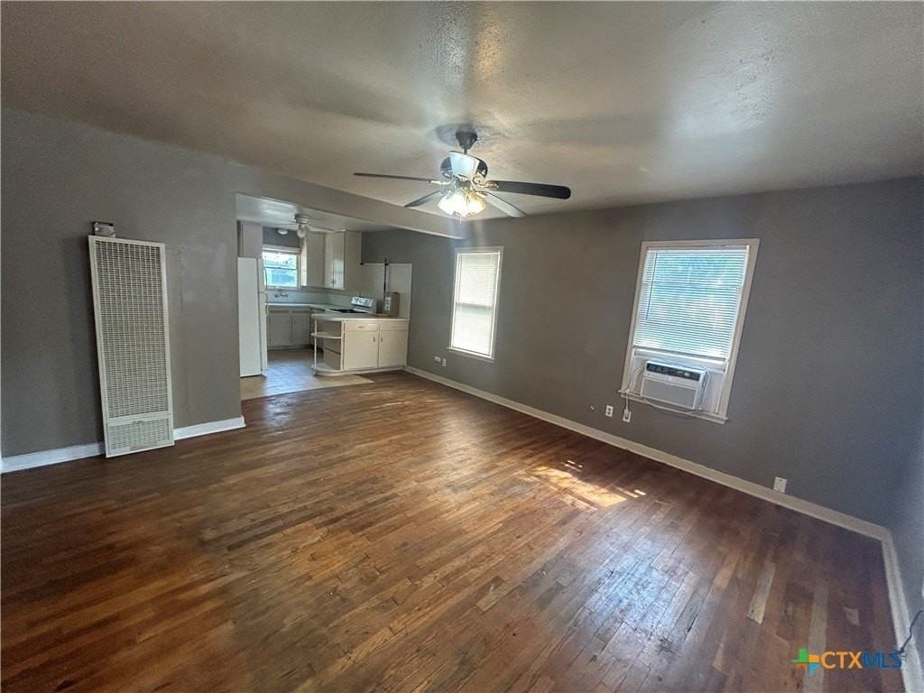 671 Roosevelt St - Photo 4 of 14