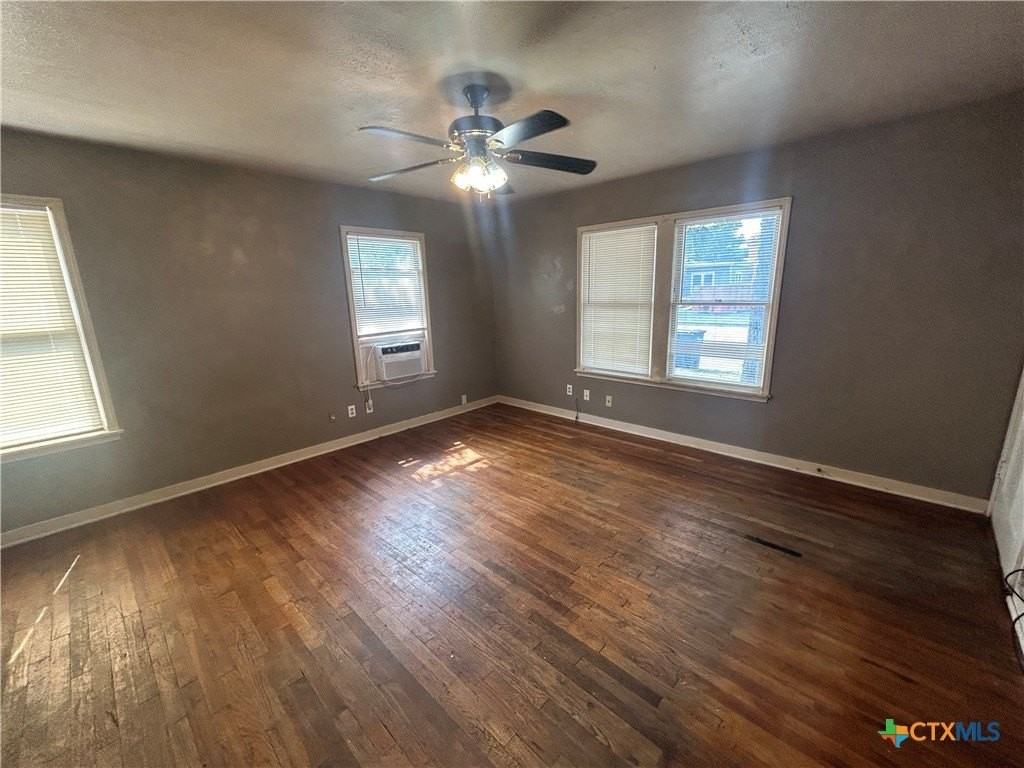 671 Roosevelt St - Photo 5 of 14