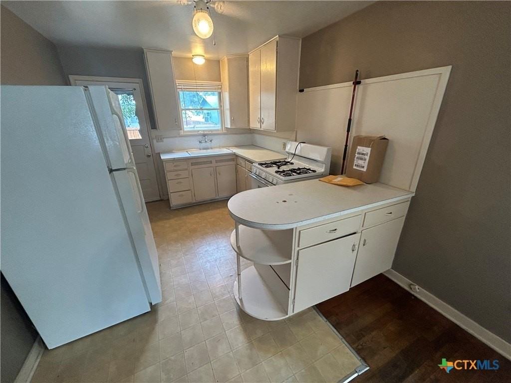 671 Roosevelt St - Photo 6 of 14
