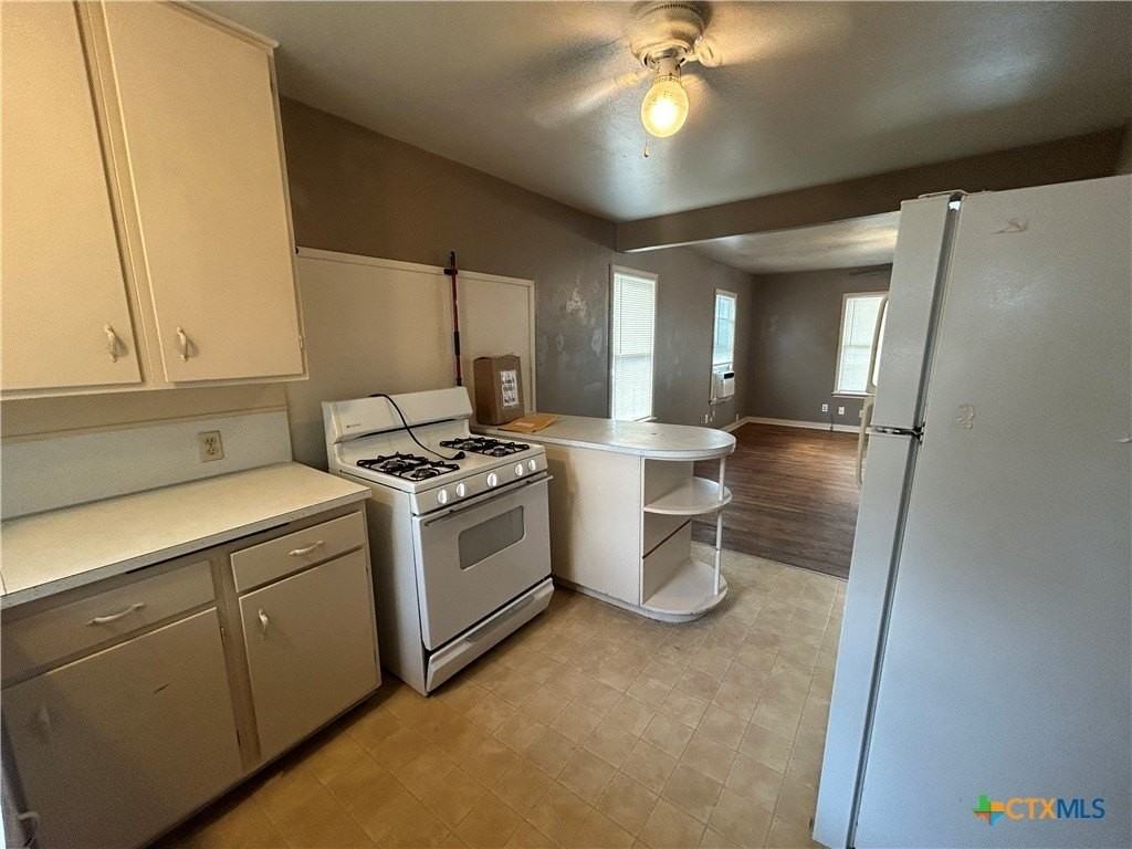 671 Roosevelt St - Photo 7 of 14