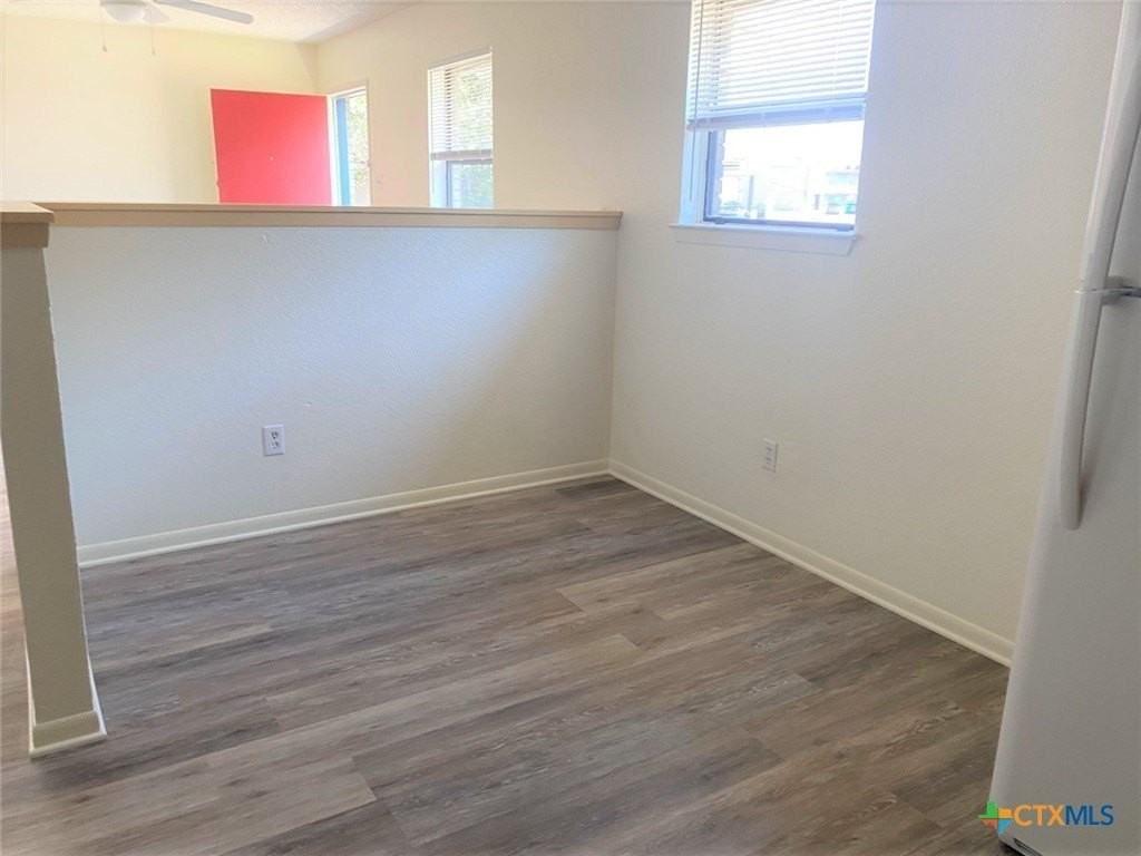 205 W Washington Ave #A - Photo 3 of 5