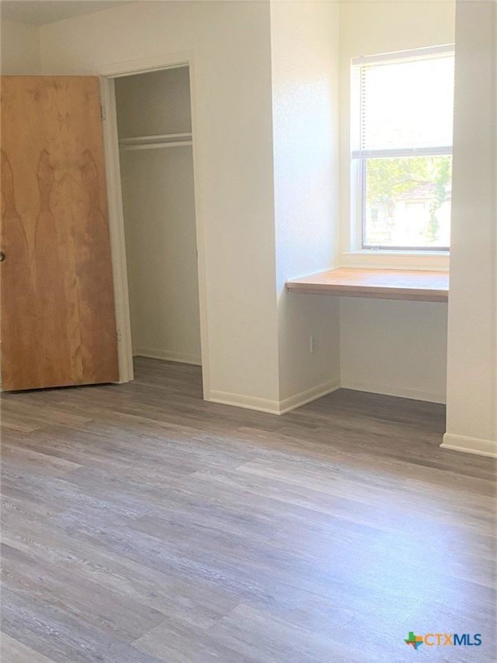205 W Washington Ave #A - Photo 5 of 5