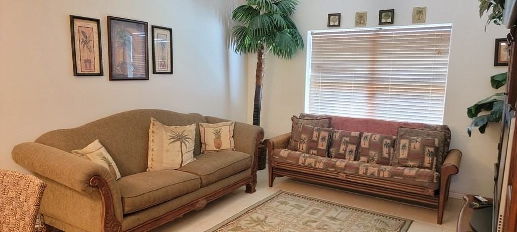 107 E Bahama St #7 - Photo 3 of 16