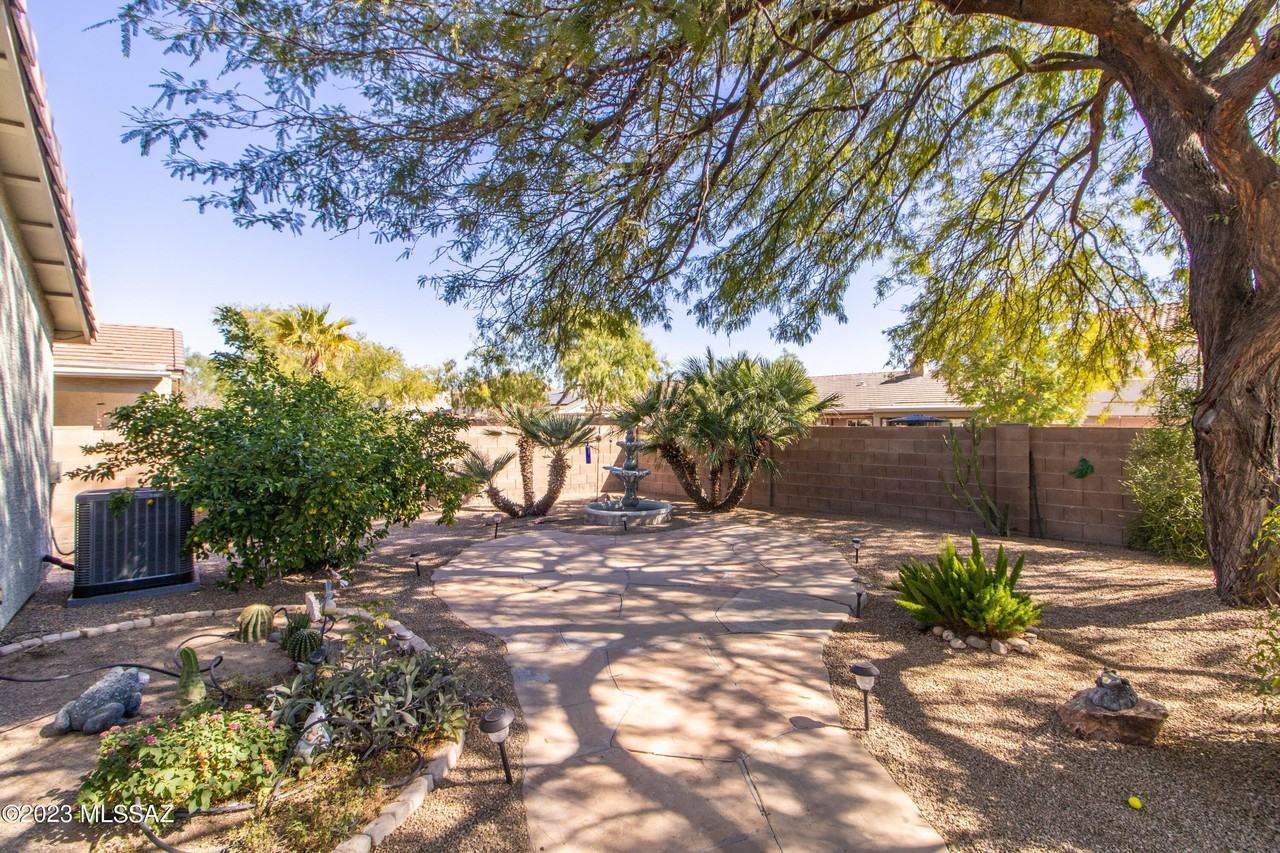 7753 W Oak Stream Rd - Photo 4 of 18