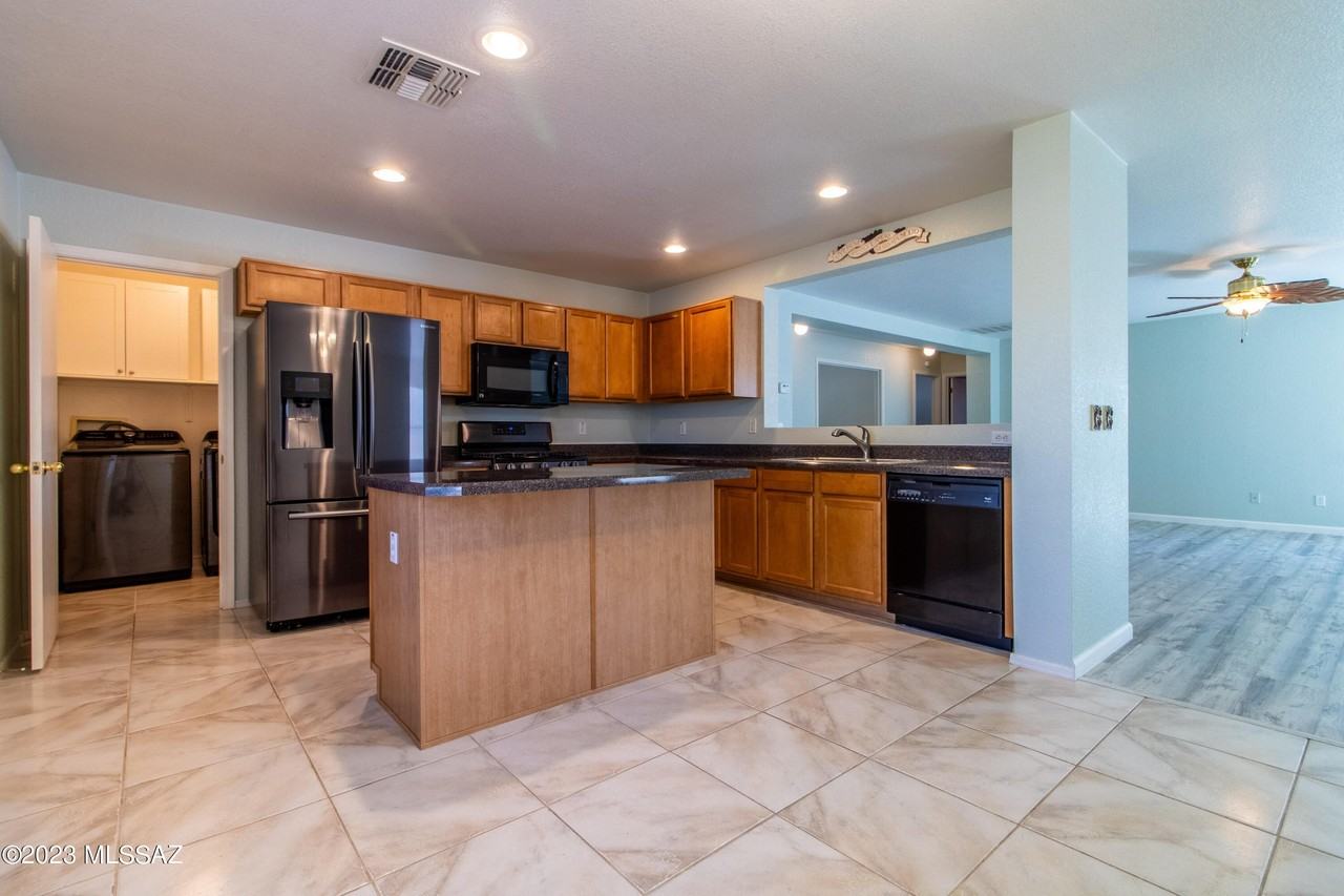 7753 W Oak Stream Rd - Photo 7 of 18