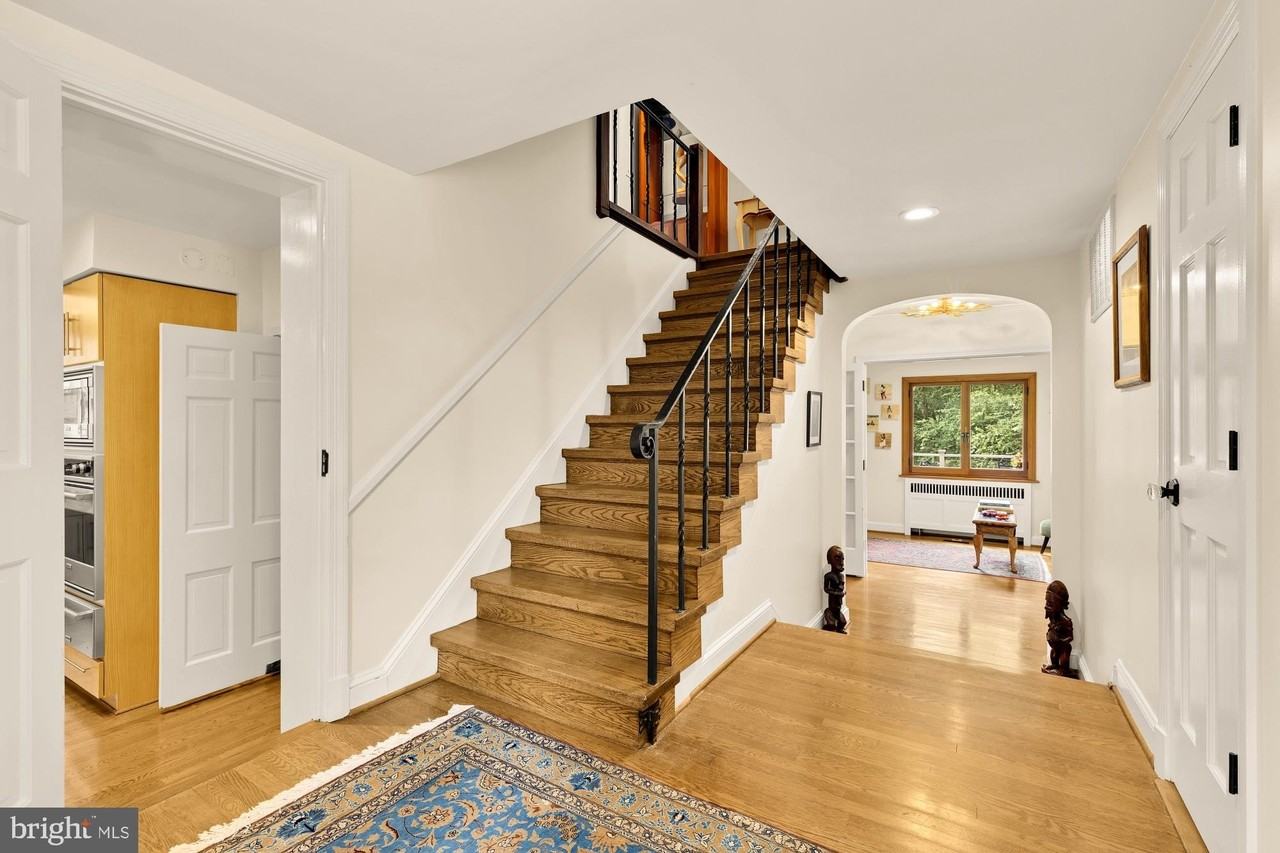 3111 Chain Bridge Rd Nw - Photo 3 of 50