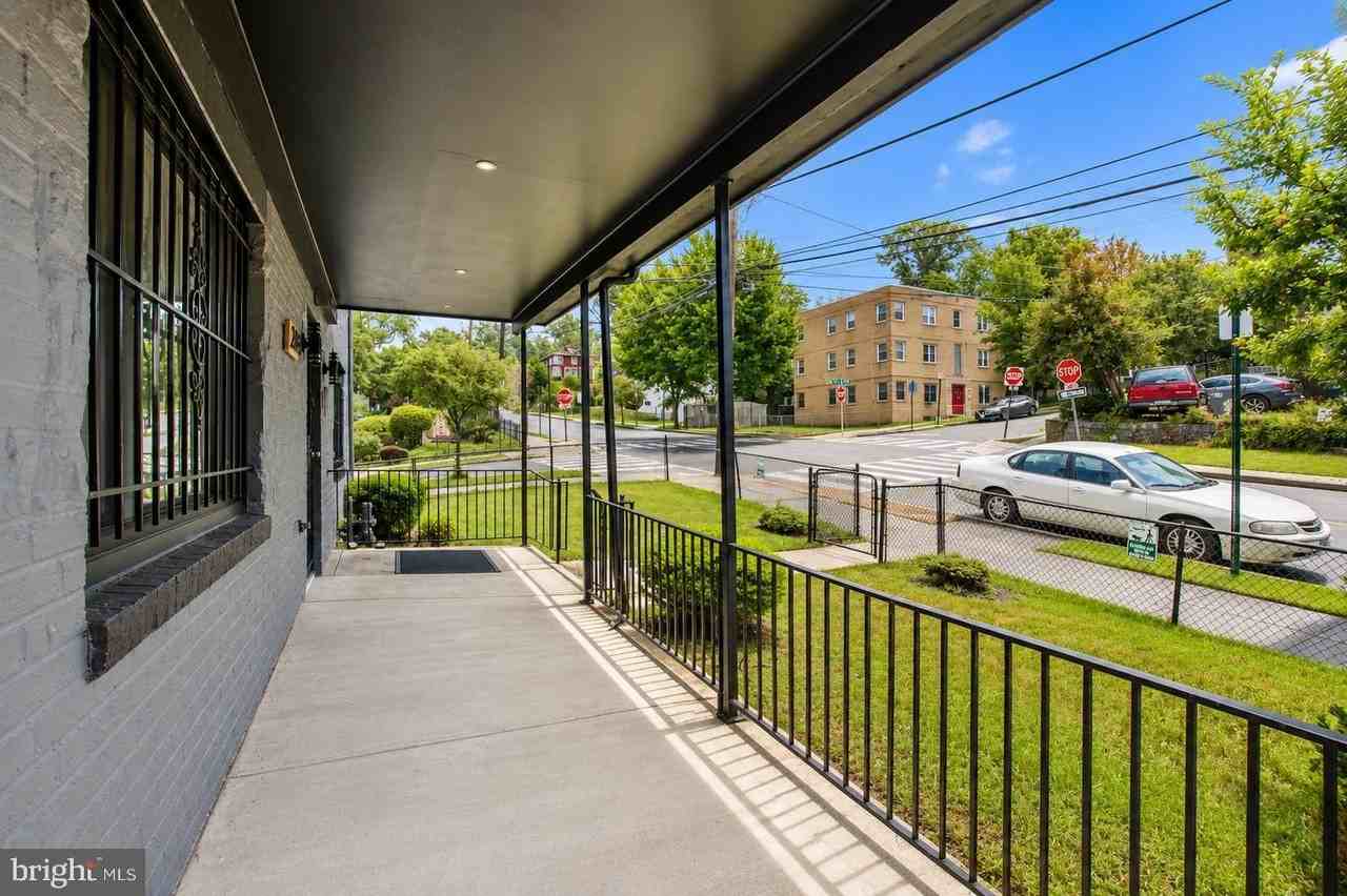 2834 R St Se #2 - Photo 3 of 20
