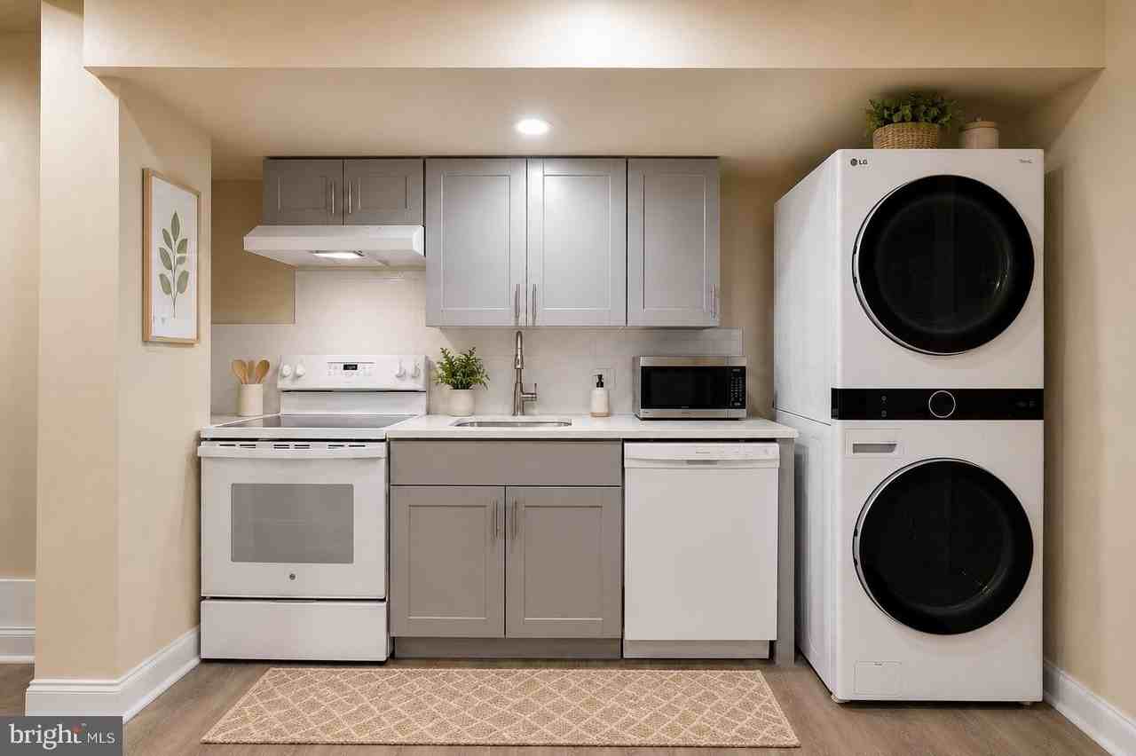 2834 R St Se #2 - Photo 6 of 20