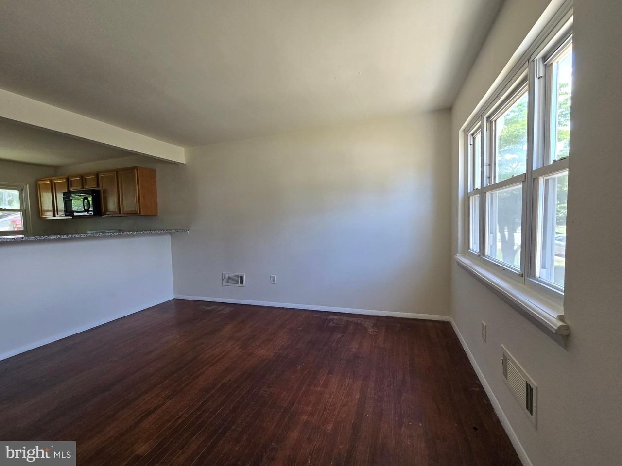 11 Glenwood Dr - Photo 6 of 49
