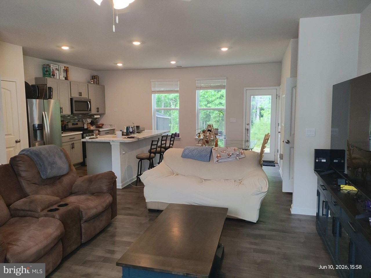 185 Currant Cir - Photo 2 of 20