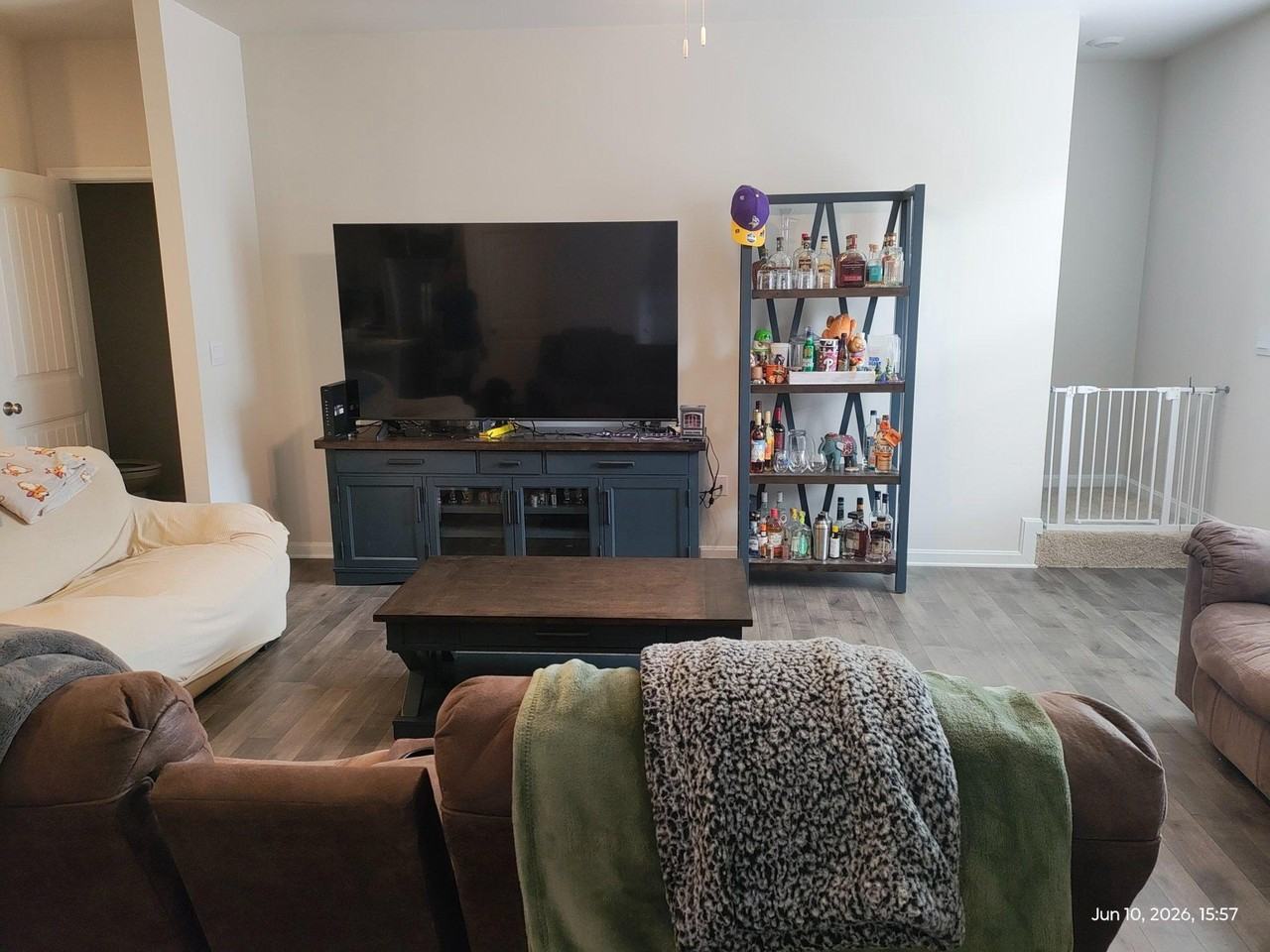 185 Currant Cir - Photo 3 of 20
