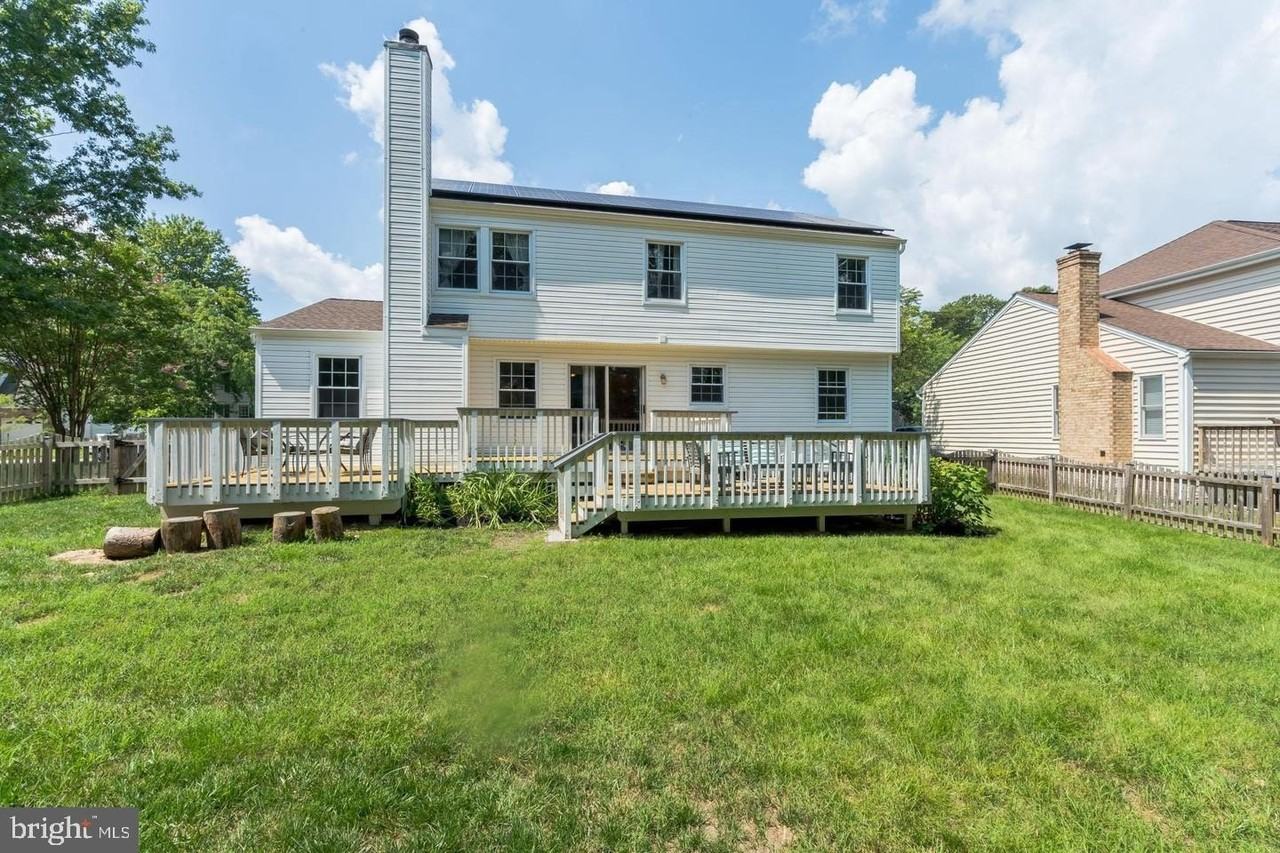 7925 Carriage Dr - Photo 3 of 38