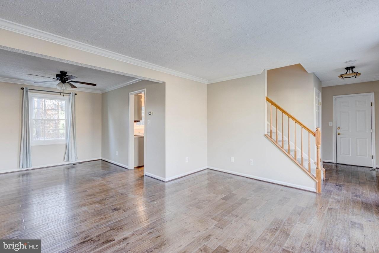 7925 Carriage Dr - Photo 6 of 38