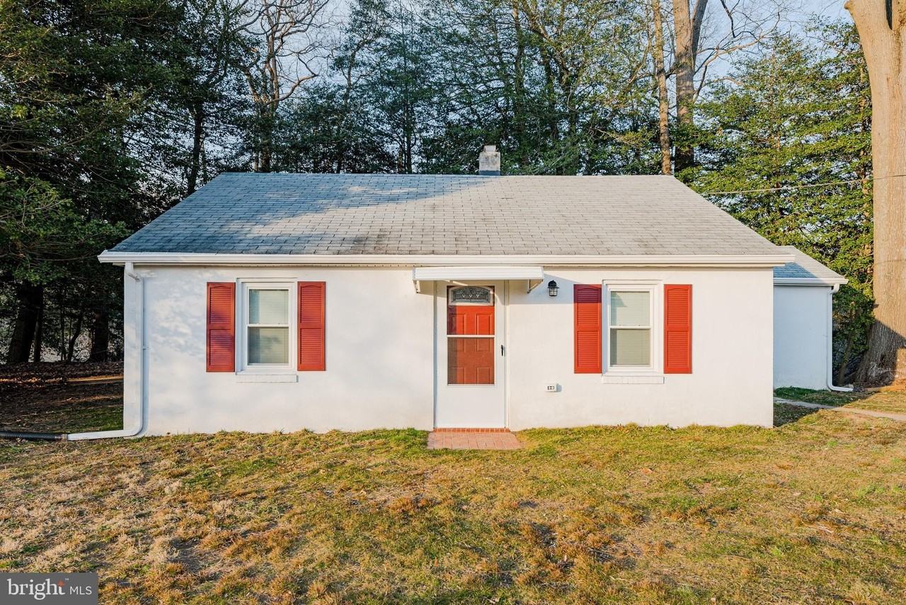 1558 Bay Head Rd - Photo 2 of 33