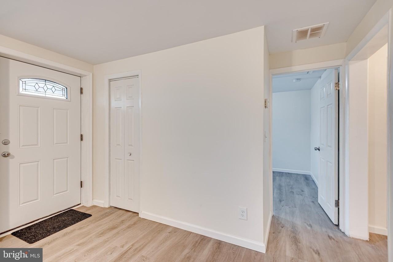 1558 Bay Head Rd - Photo 6 of 33