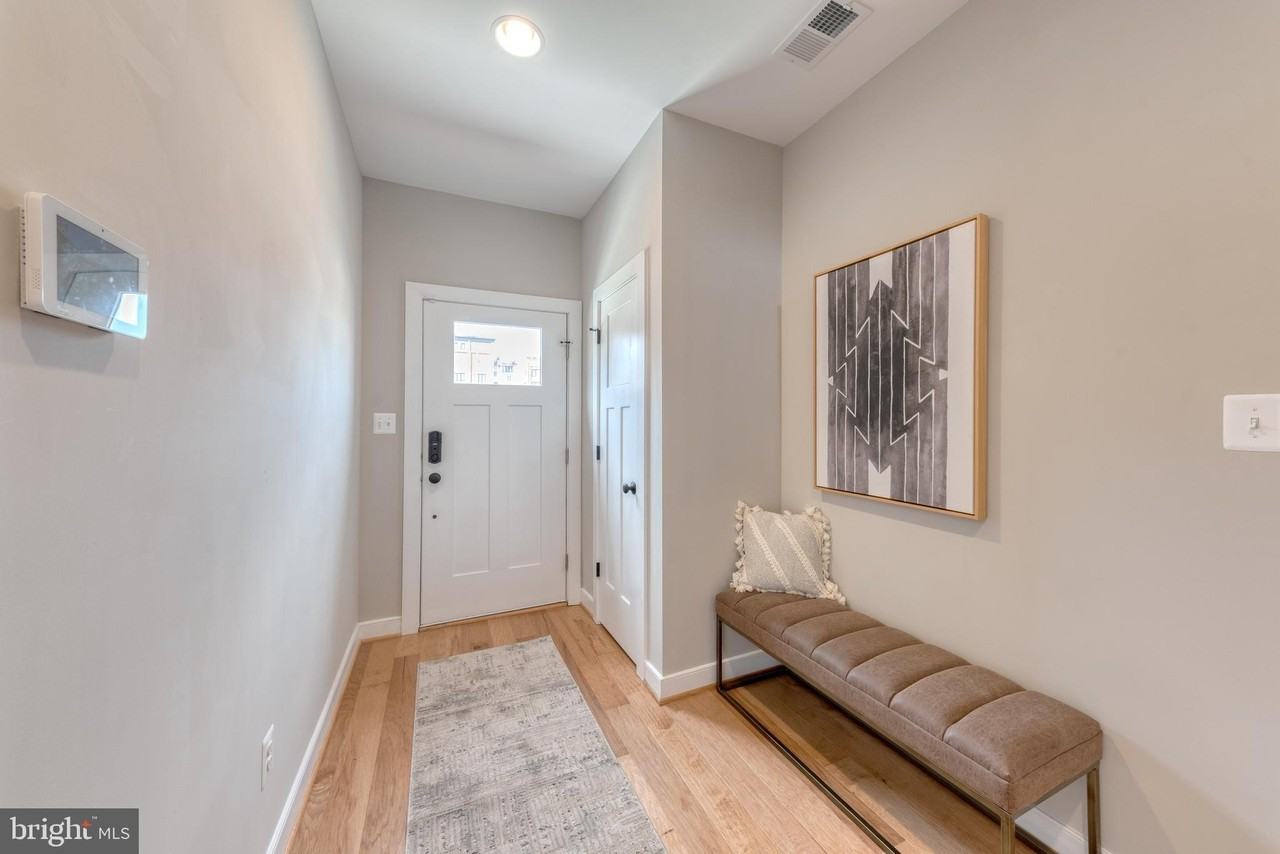 917 Grundy St - Photo 7 of 45