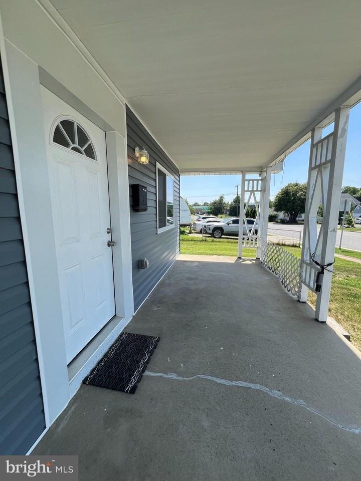 1325 Fuselage Ave - Photo 3 of 16