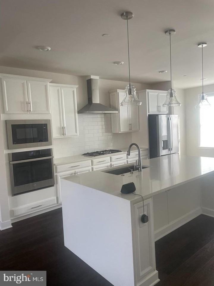 4607 Plum Rd - Photo 2 of 50