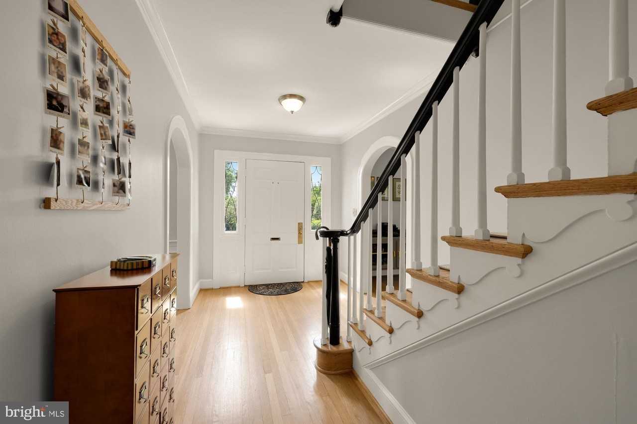 5135 Massachusetts Ave - Photo 4 of 50