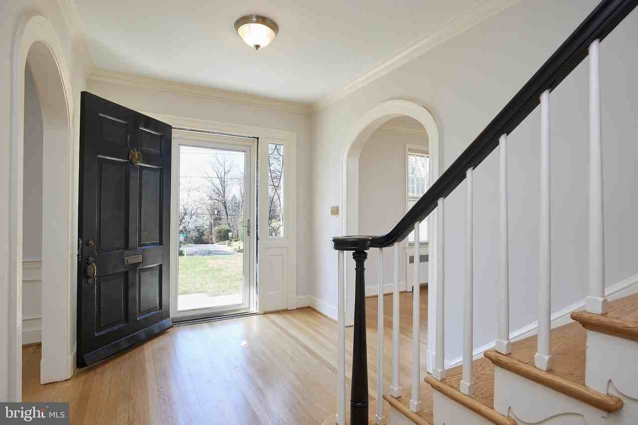 5135 Massachusetts Ave - Photo 5 of 50