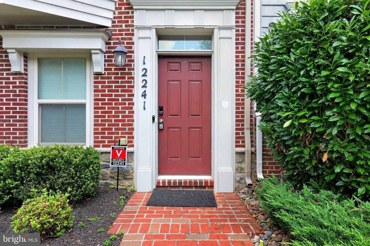 12241 Bluffwood Ter - Photo 4 of 38