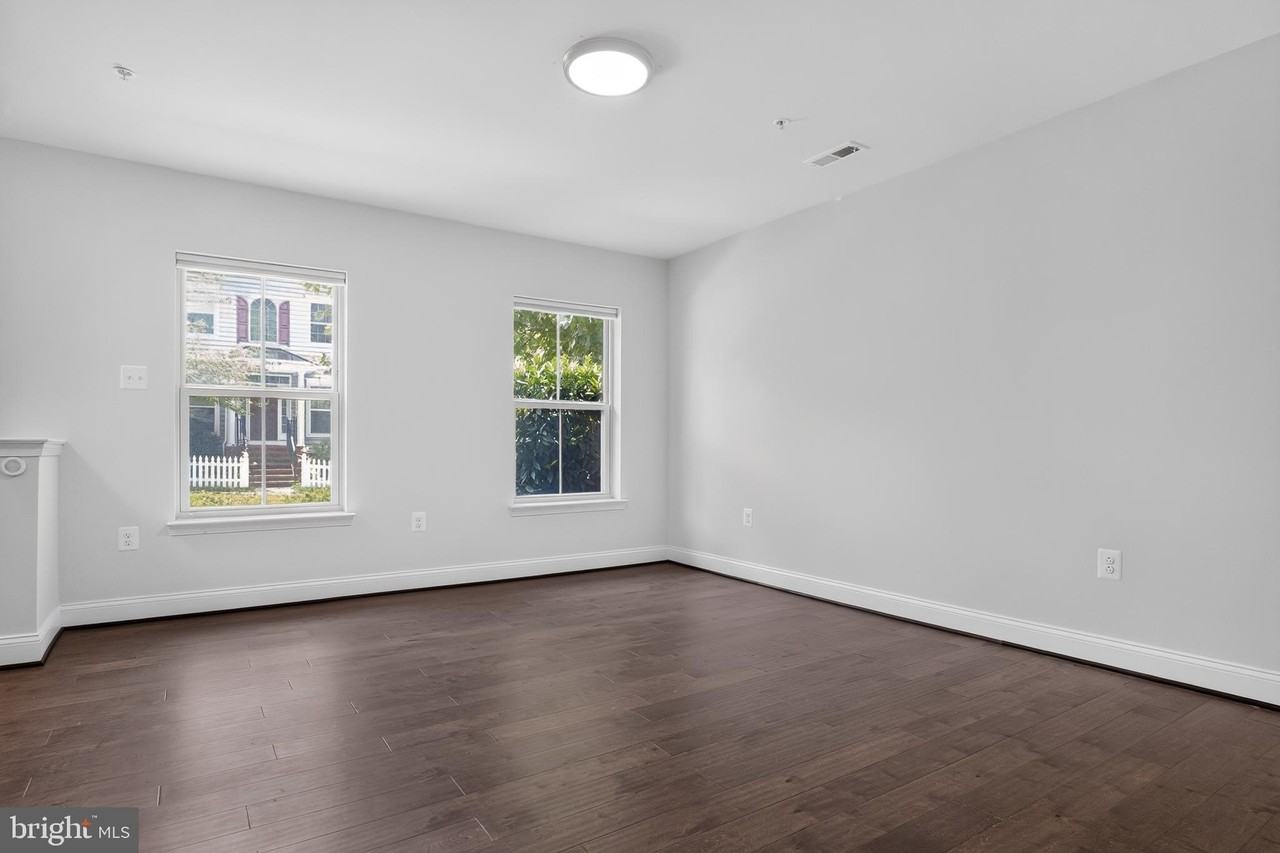 12241 Bluffwood Ter - Photo 7 of 38